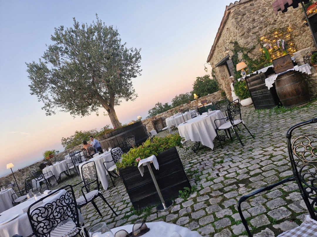 Castello di Albereto主图