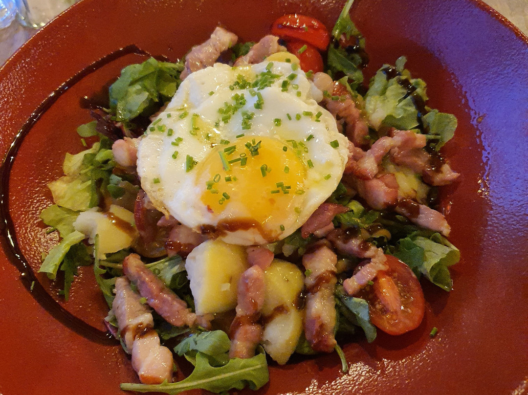 国际之家埃尔伯烧烤酒店主图