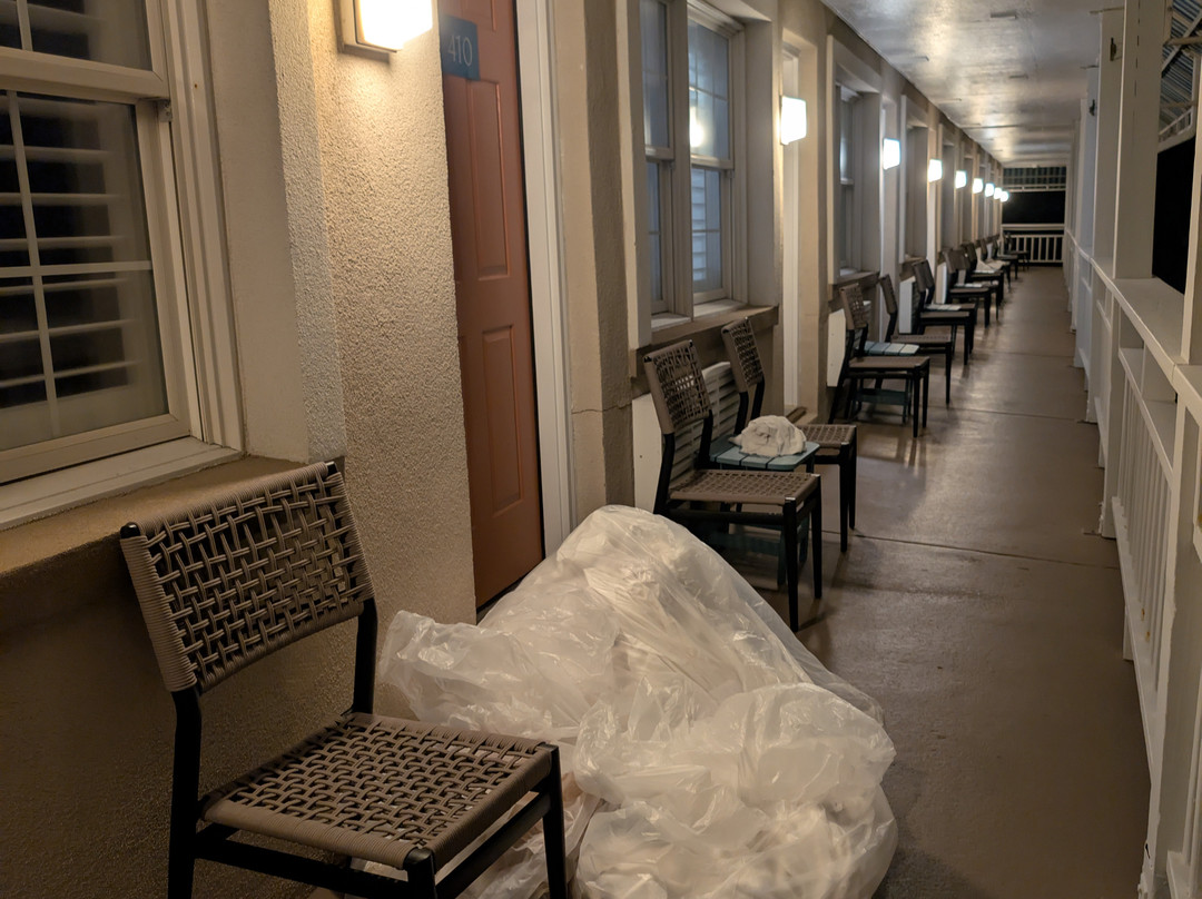 Spray Beach Oceanfront Hotel主图