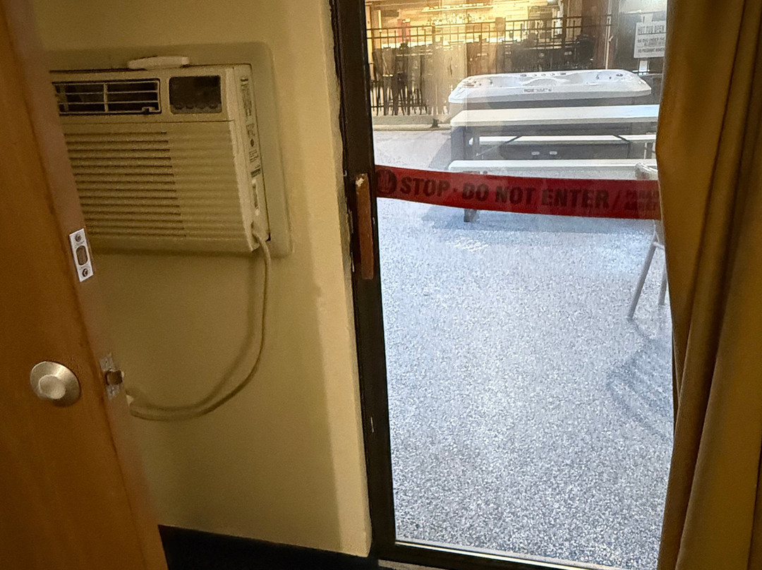 Katahdin Inn And Suites主图