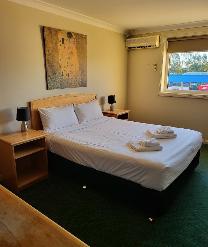 The Meadowbrook Hotel主图