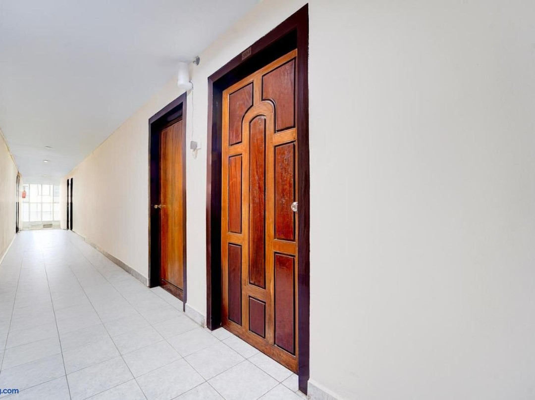 Hotel O Pathanamthitta Near Mahatma Gandhi Statue主图