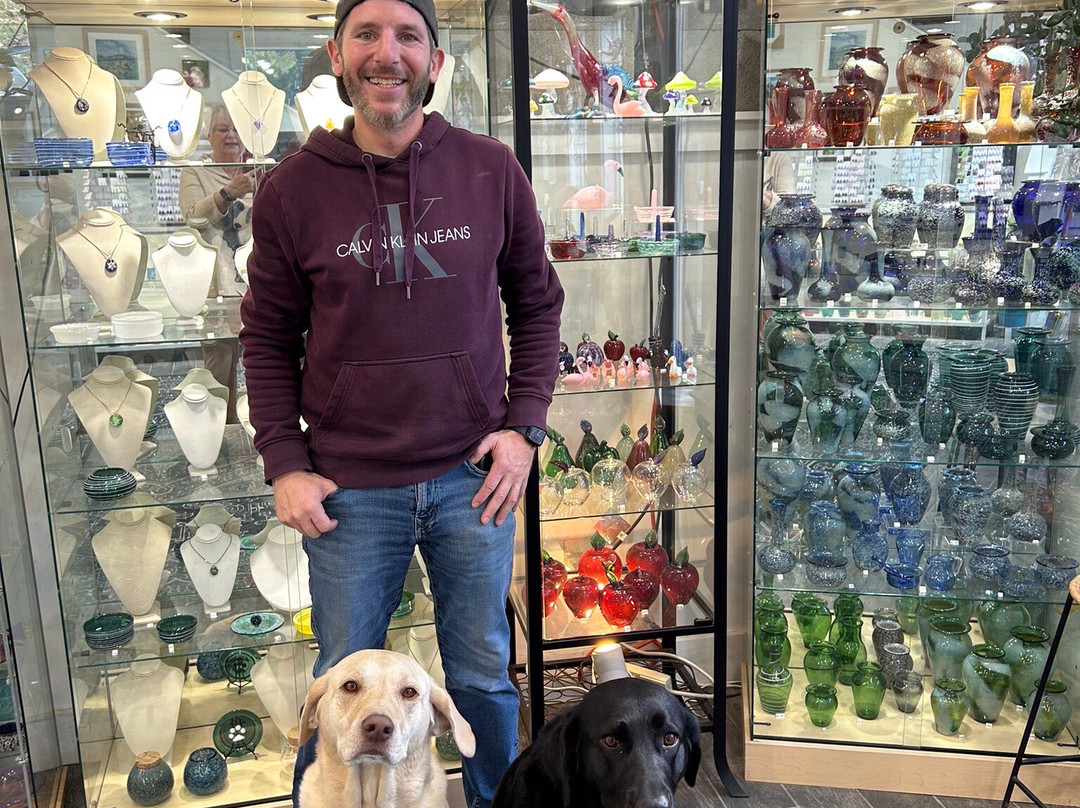 Ozzie's Glass Gallery-利镇必去景点