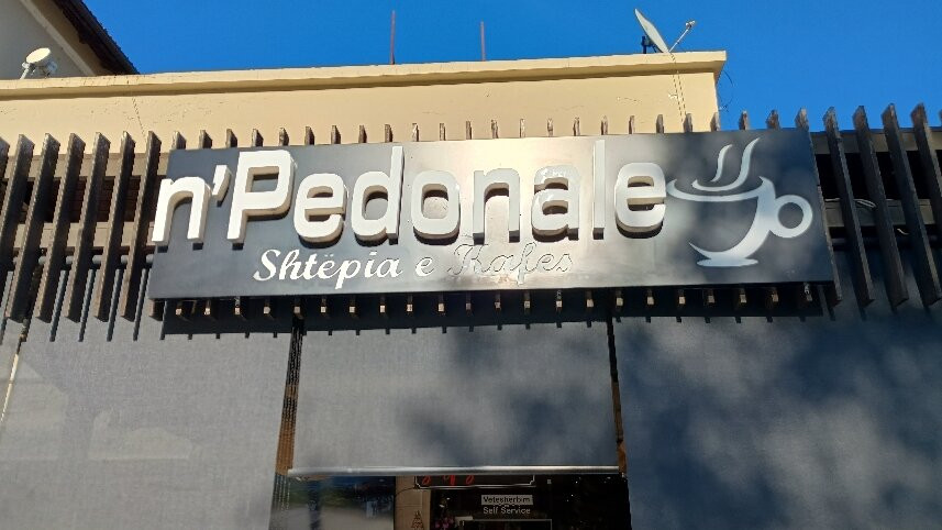 Ura Vajgurore餐馆和美食-n'Pedonale Berat