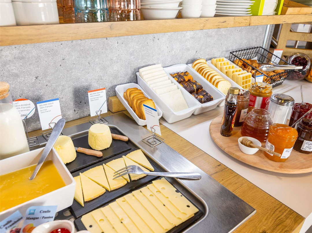 宜必思快捷昂古莱姆中心酒店主图