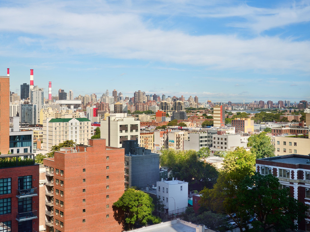 Courtyard Long Island City / New York Manhattan View