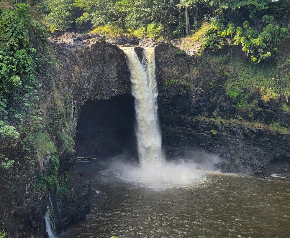 彩虹瀑布-希洛必去景点