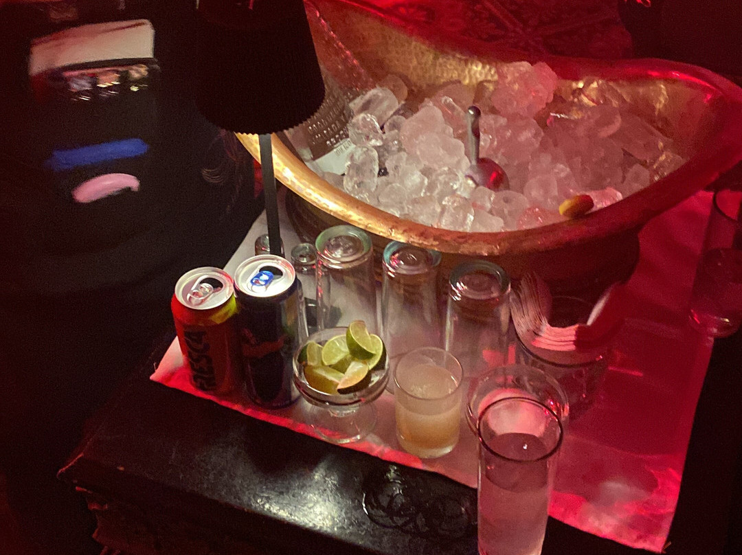 Strana-瓦拉塔港必去景点