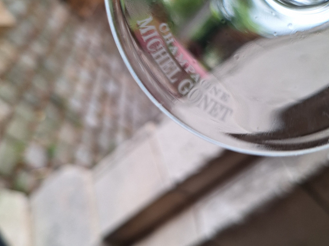 Champagne Michel Gonet-埃佩尔内必去景点