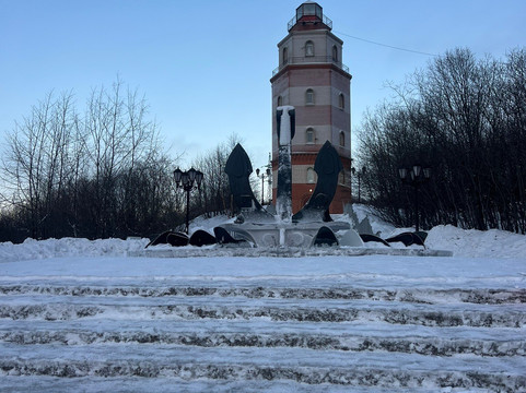 库尔斯克号核潜艇纪念碑-摩尔曼斯克必去景点