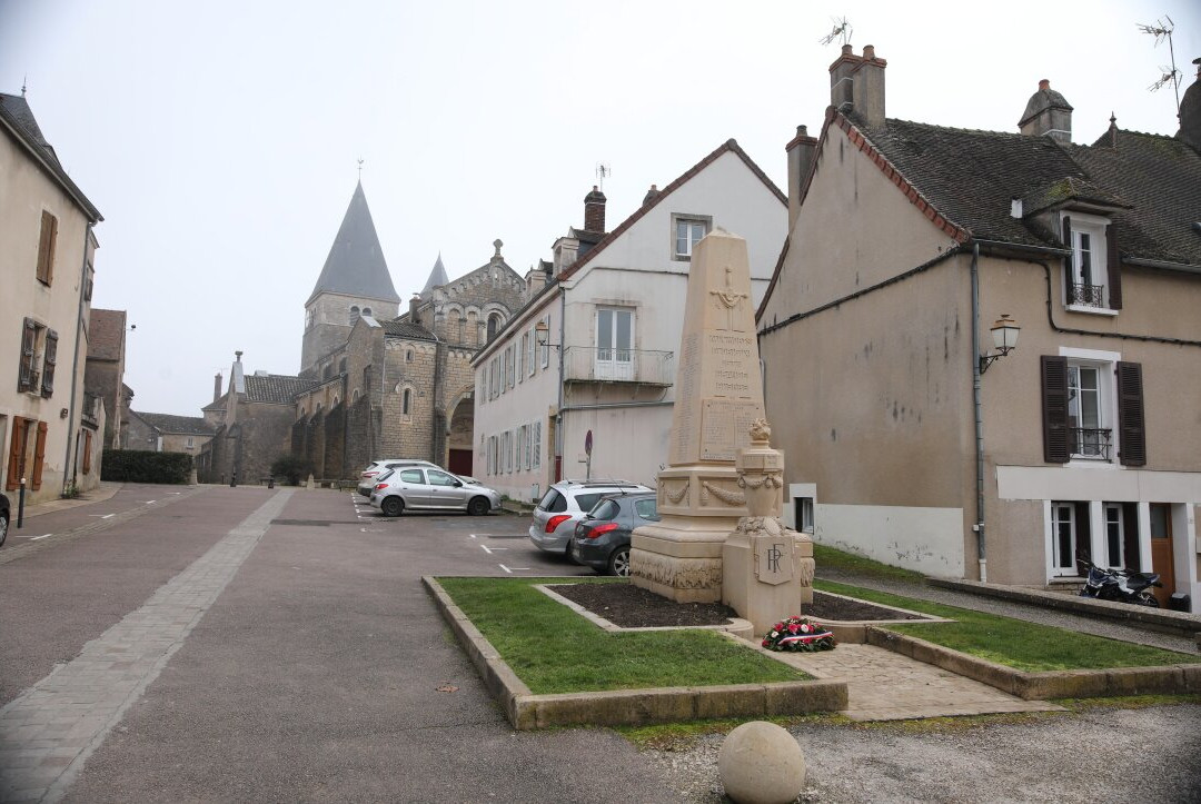 Monument Aux Morts De Buxy-Buxy必去景点