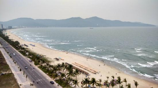 岘港假日海滩酒店主图