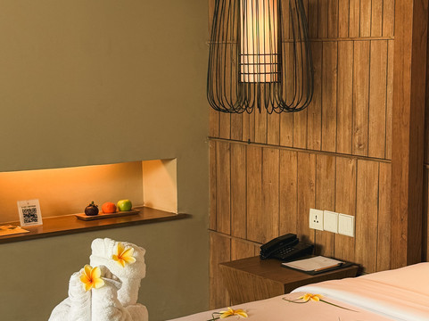 巴厘岛寰庭逐浪度假村主图