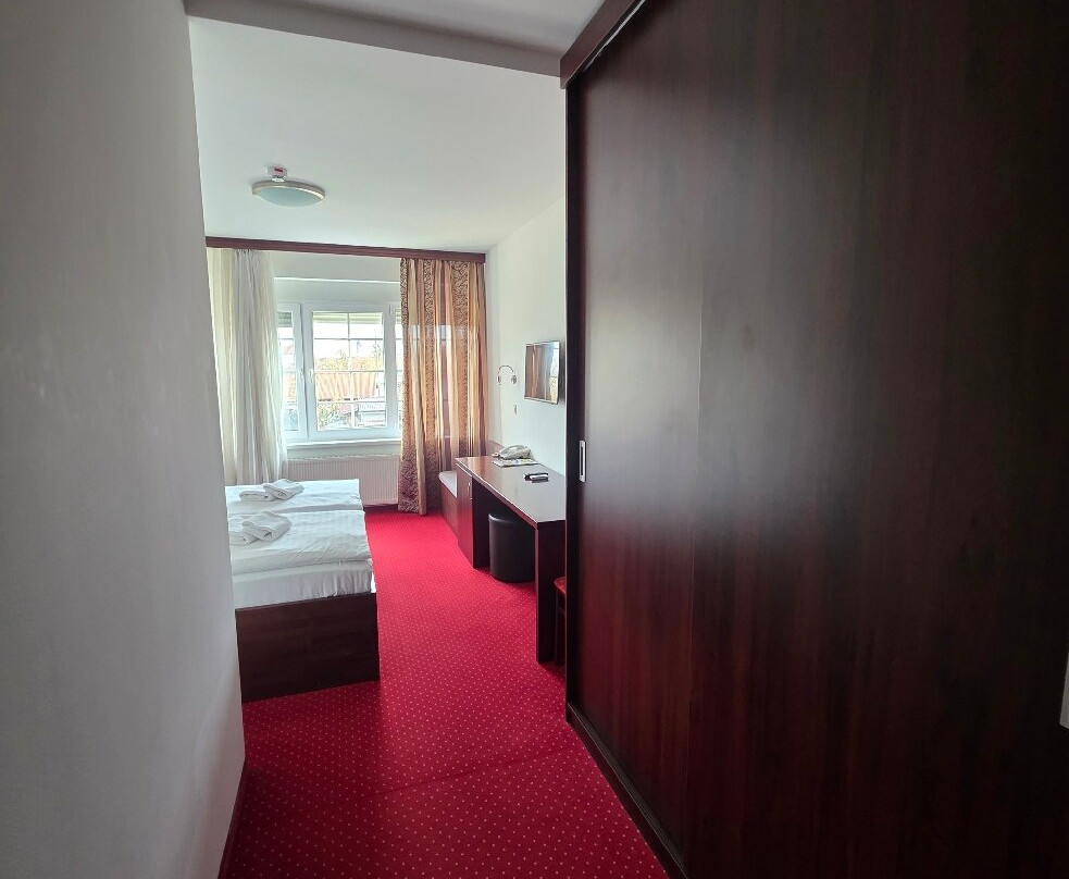 奥里昂酒店主图