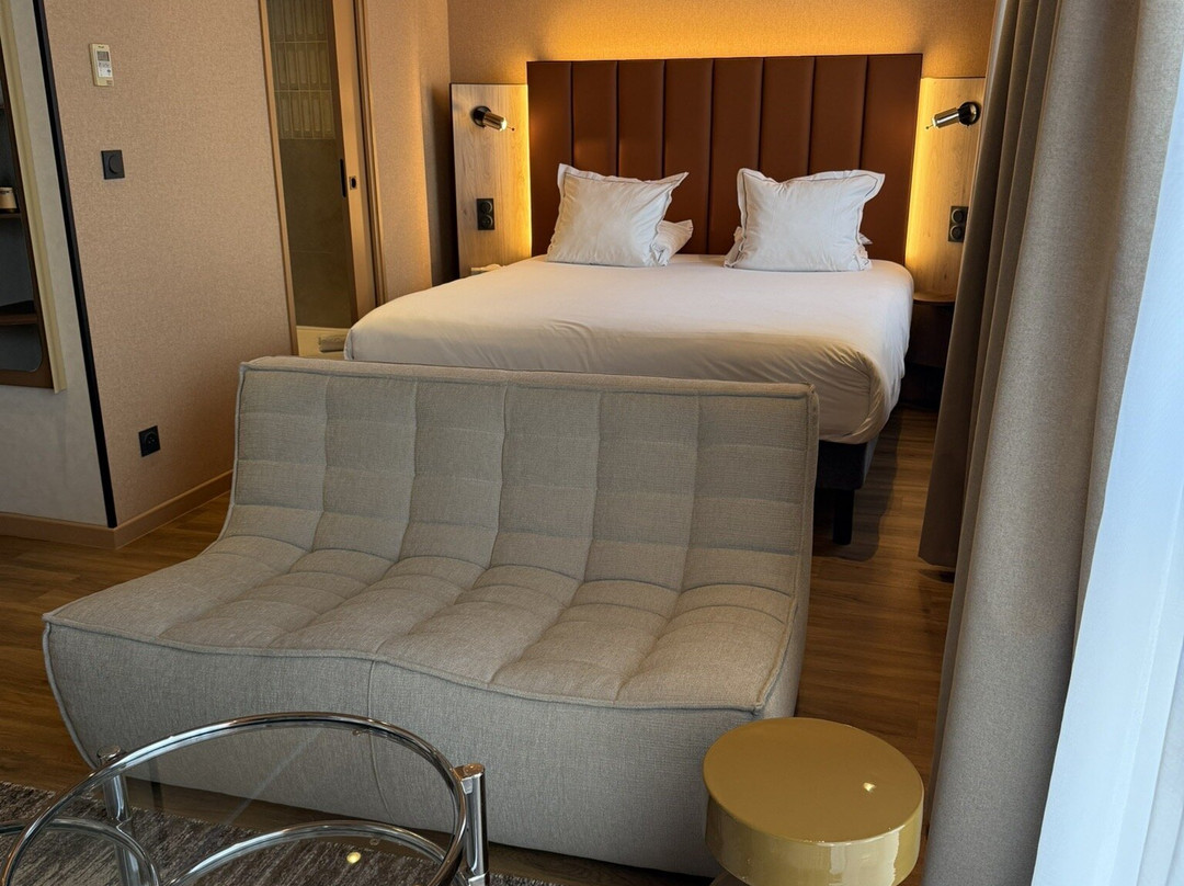 瓦朗斯法兰西酒店主图