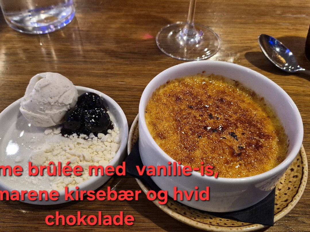 比隆天鹅酒店主图