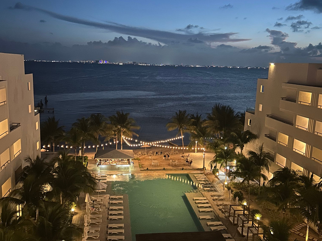 伊兹拉海滨酒店主图