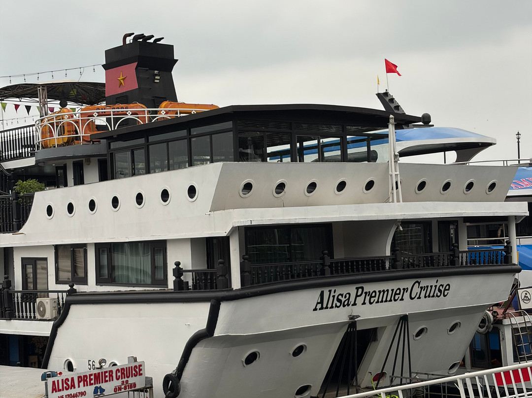 Alisa Premier Cruise-下龙湾必去景点