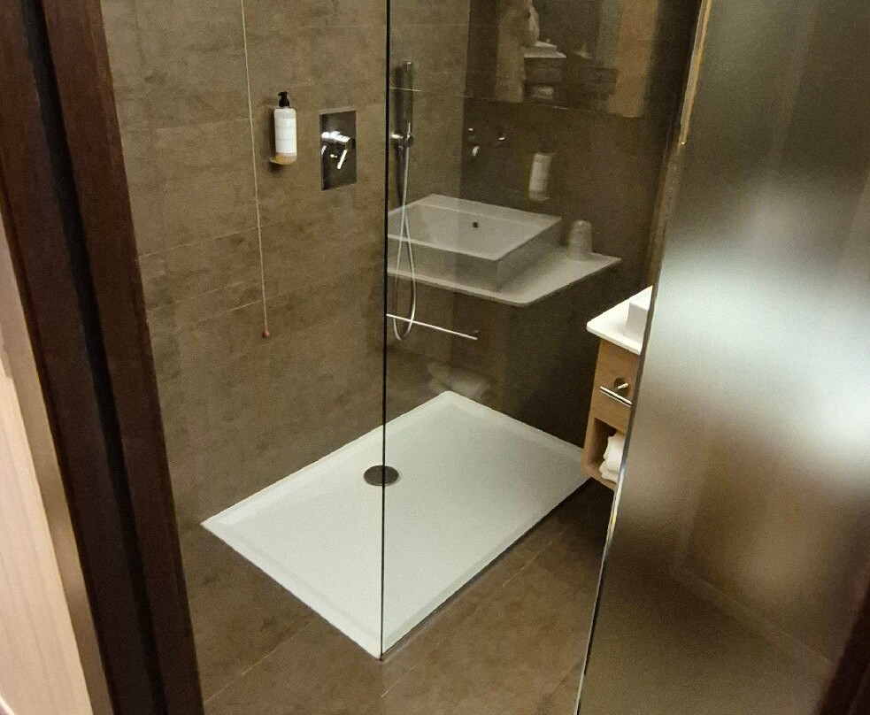 米拉佐风尘酒店主图