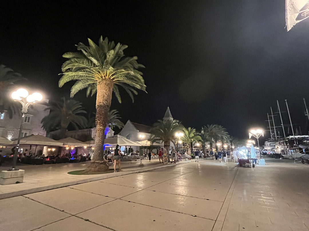Waterfront Promenade-特罗吉尔必去景点