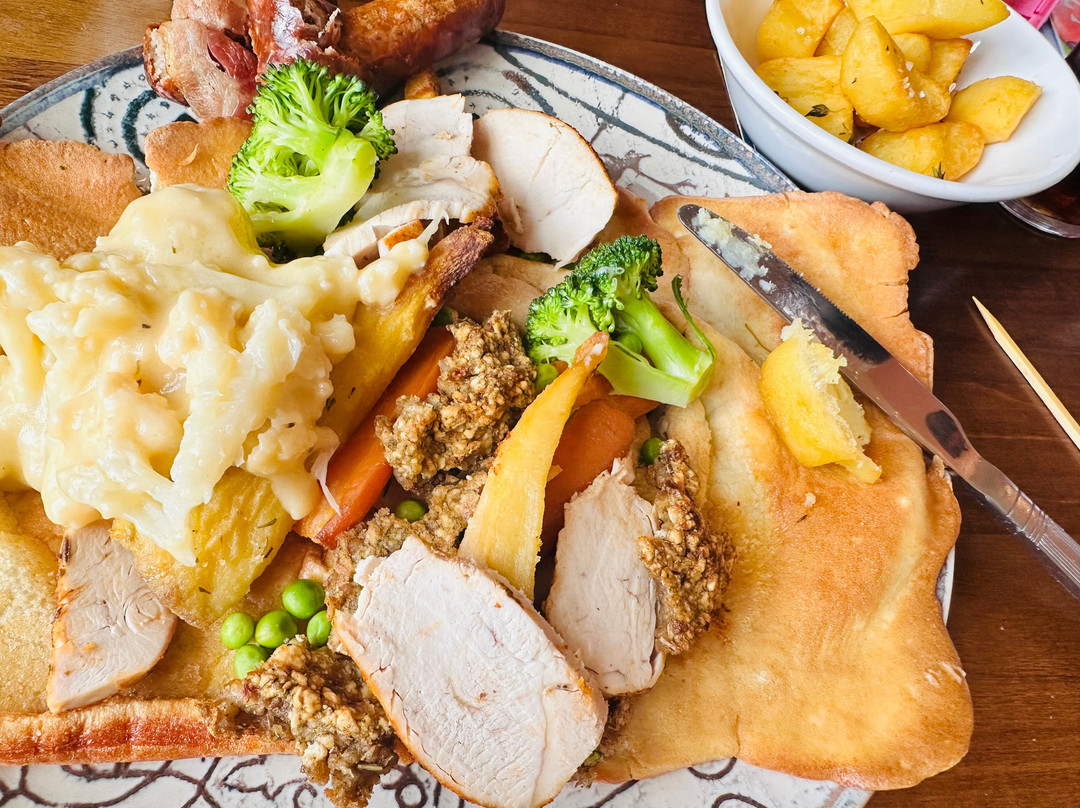 The Fox and Hounds主图