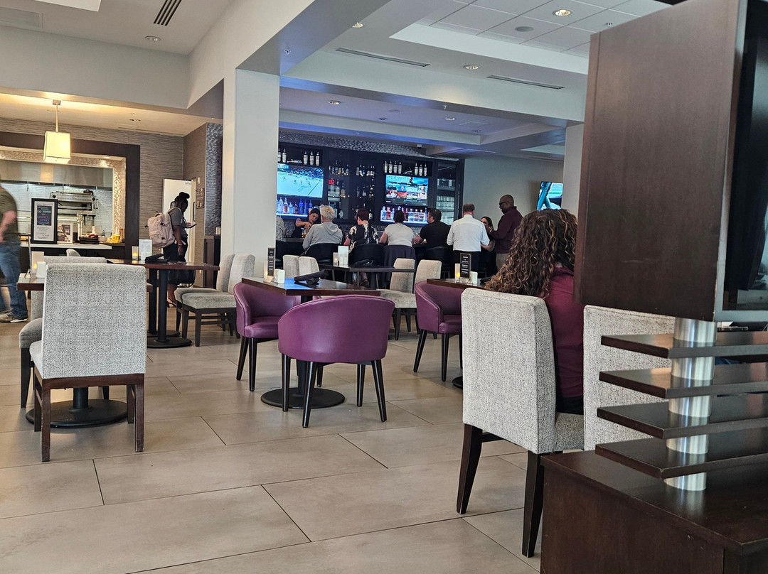 欧文奥兰治县机场希尔顿花园酒店主图