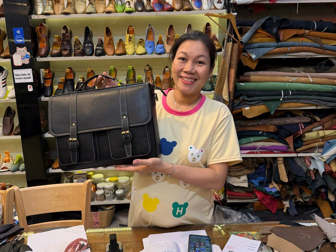 Ruby ruby leather shop-Cam Pho必去景点