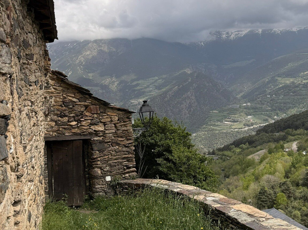 Iglesia de San Miquel de Fontaneda-Fontaneda必去景点