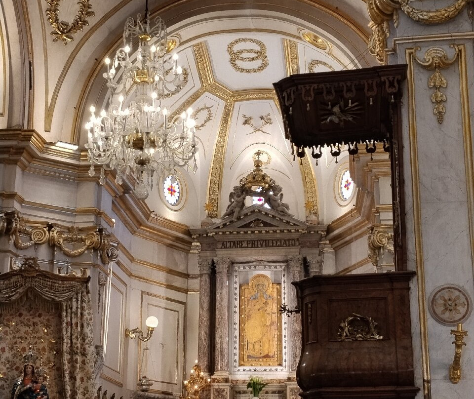 Chiesa di Santa Maria Assunta e Cripta Medievale-波西塔诺必去景点