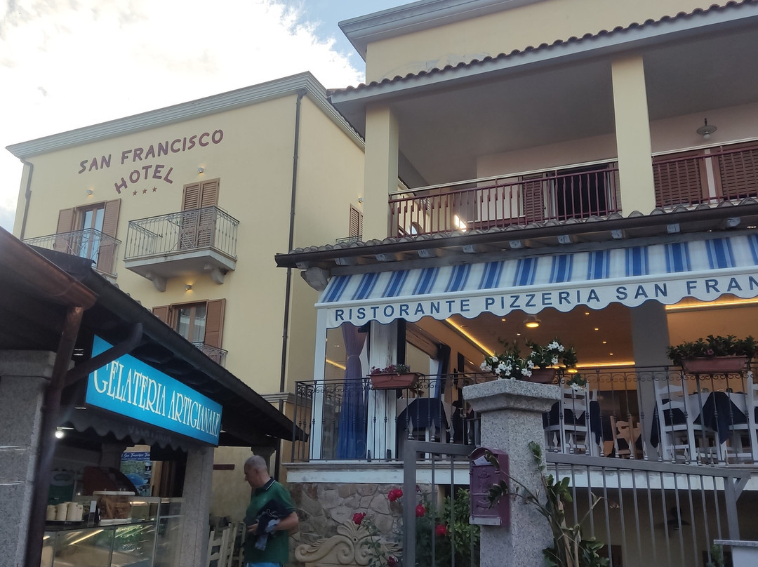 圣法兰西丝科酒店主图