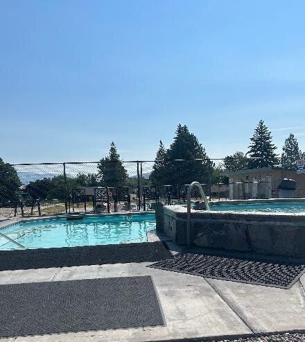 Symes Hot Springs Hotel-旅行者