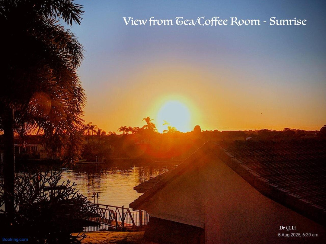 Canal View Holiday-2Rooms-max6-120m2-Host Shared Laundry-No Tax Invoice