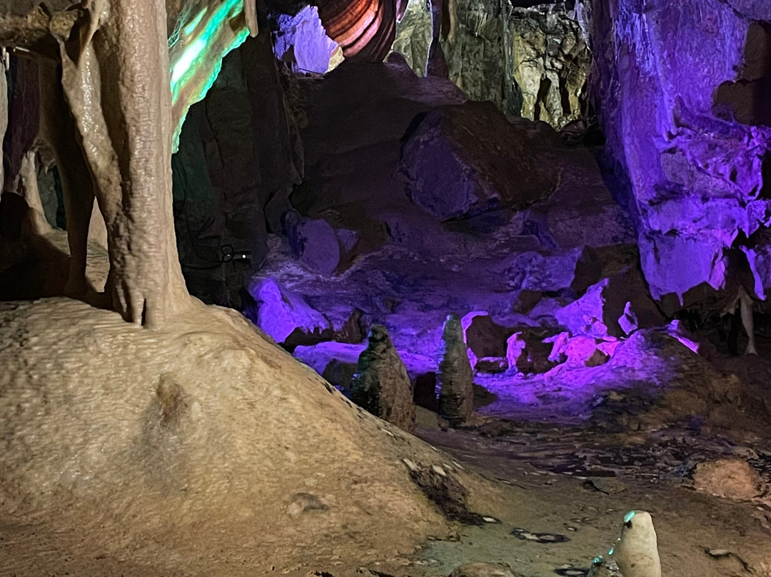 Stump Cross Caverns-Pateley Bridge必去景点