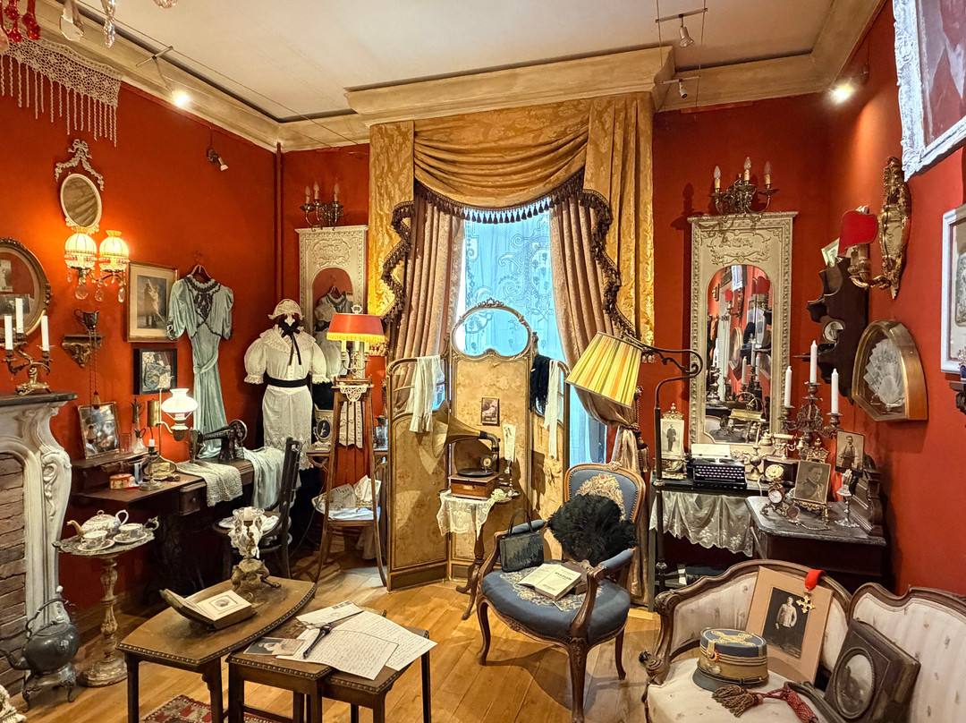 Muzeul Micul Paris (The Little Paris Museum)