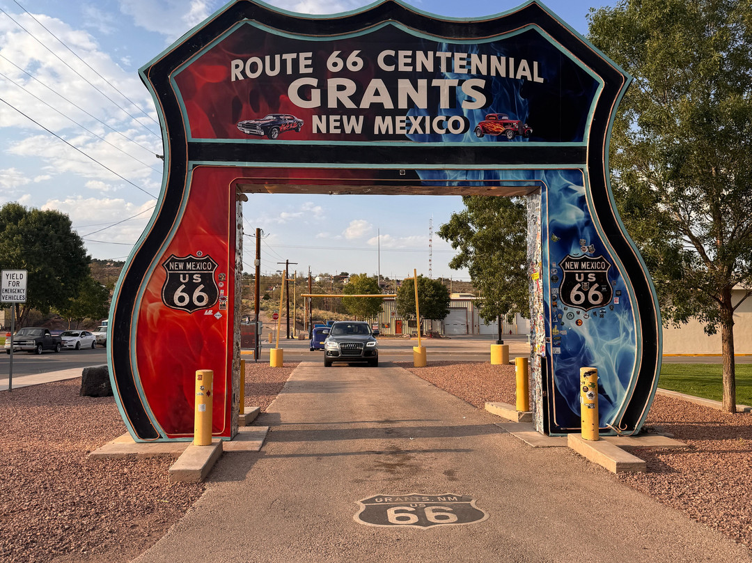 Route 66 Neon Drive-Thru Sign-Grants必去景点