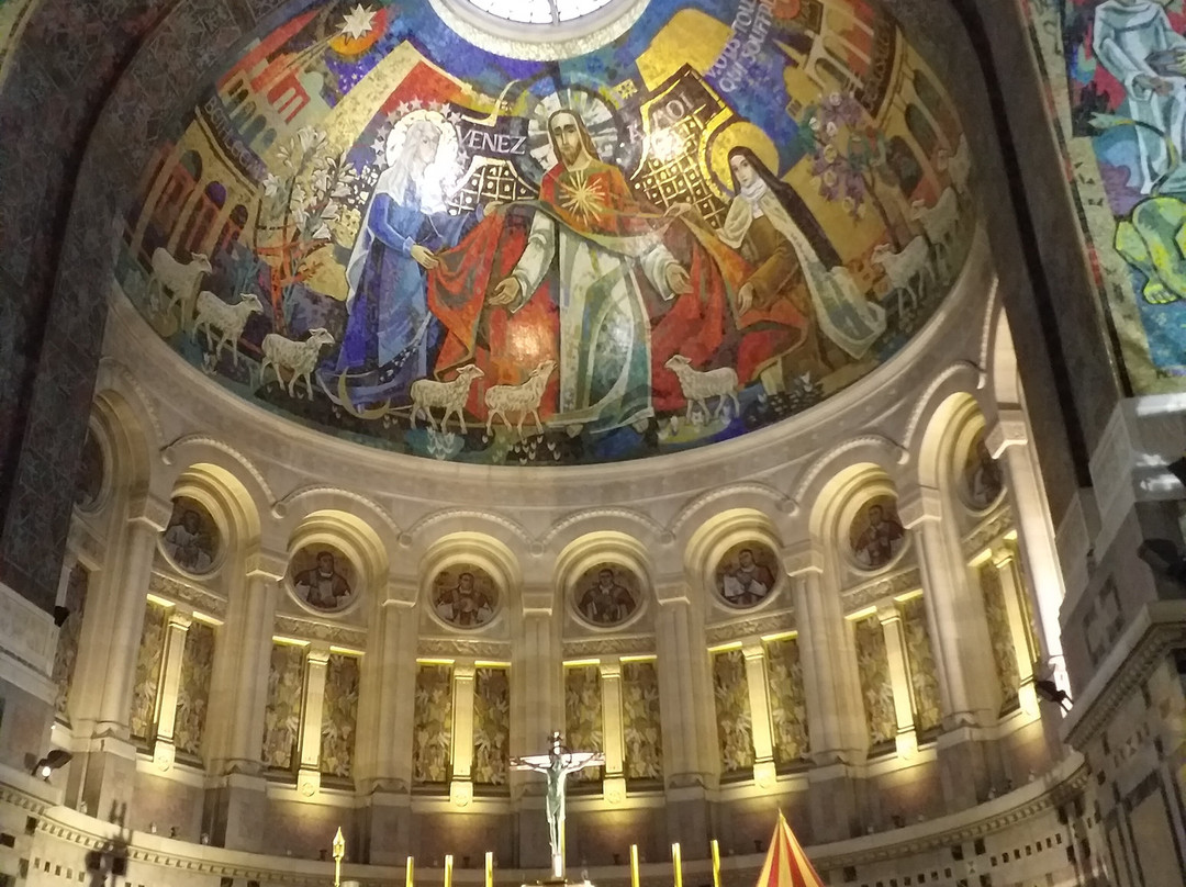 Sanctuaire Sainte Thérèse-Ville de Lisieux必去景点