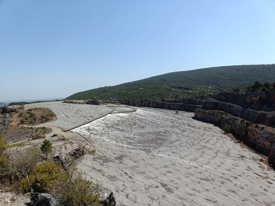 Natural Monument of the Dinosaur Footprints-Ourem必去景点