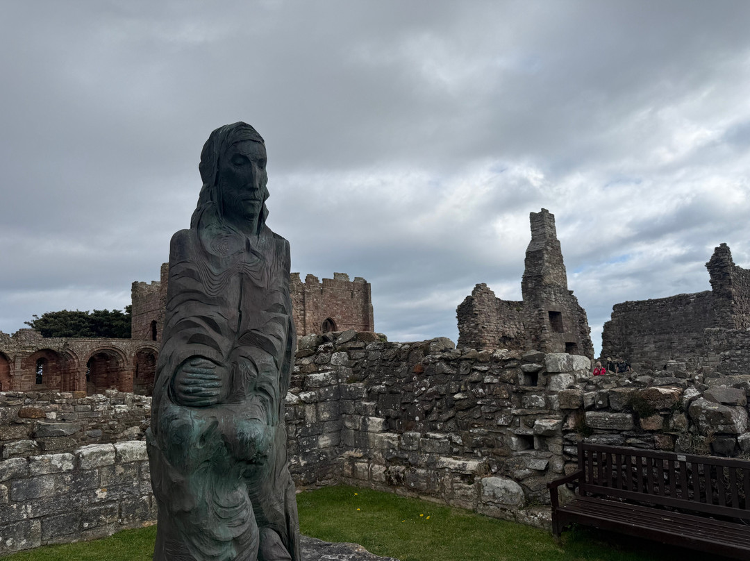 Lindisfarne Priory-Holy Island必去景点