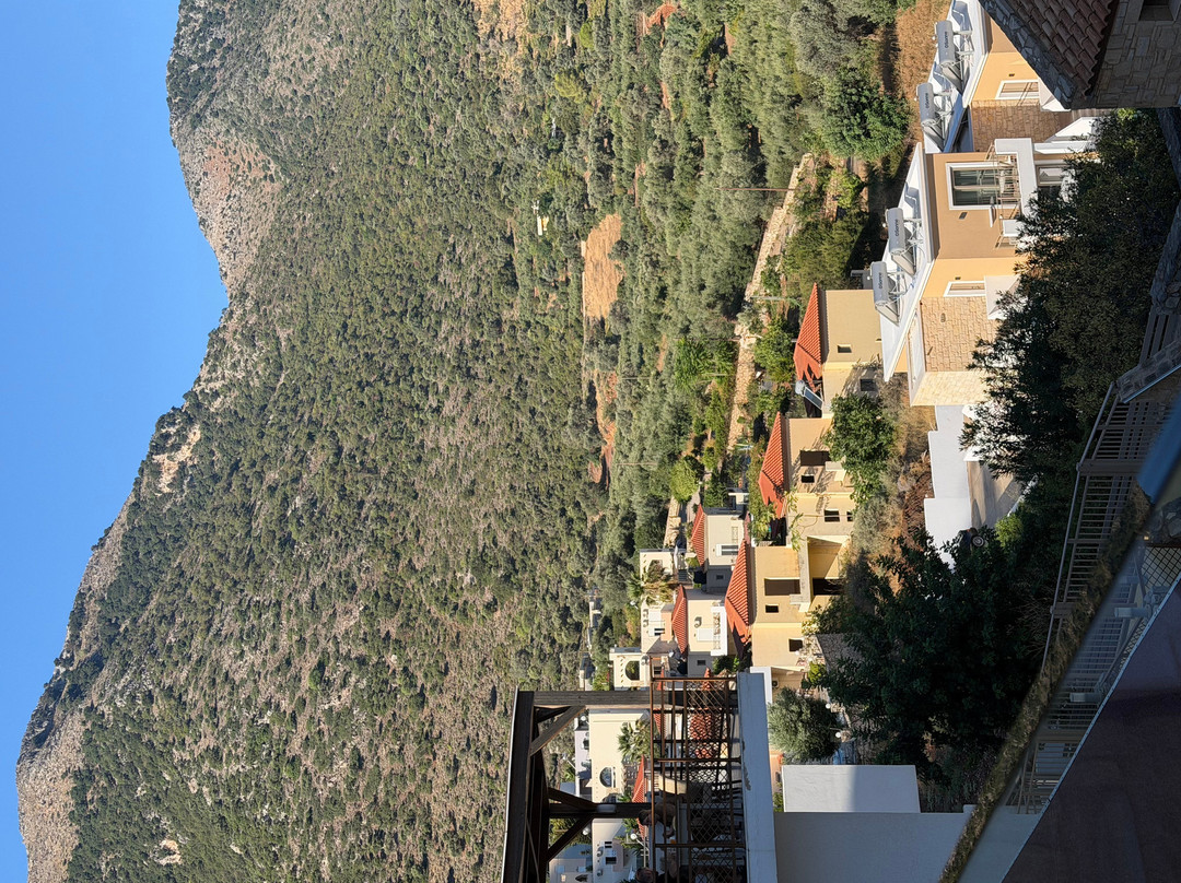 费里昂套房温泉度假酒店主图