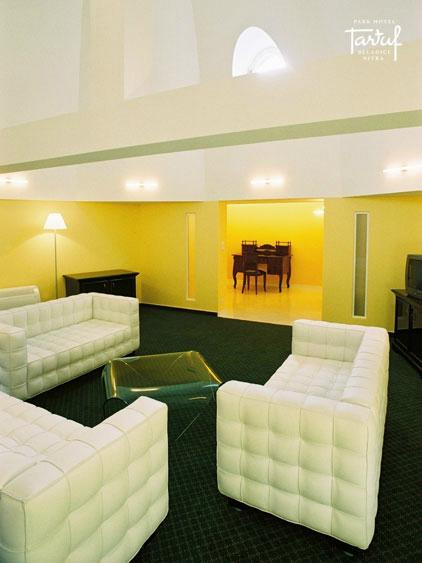 Topolcianky酒店住宿-Park Hotel Tartuf