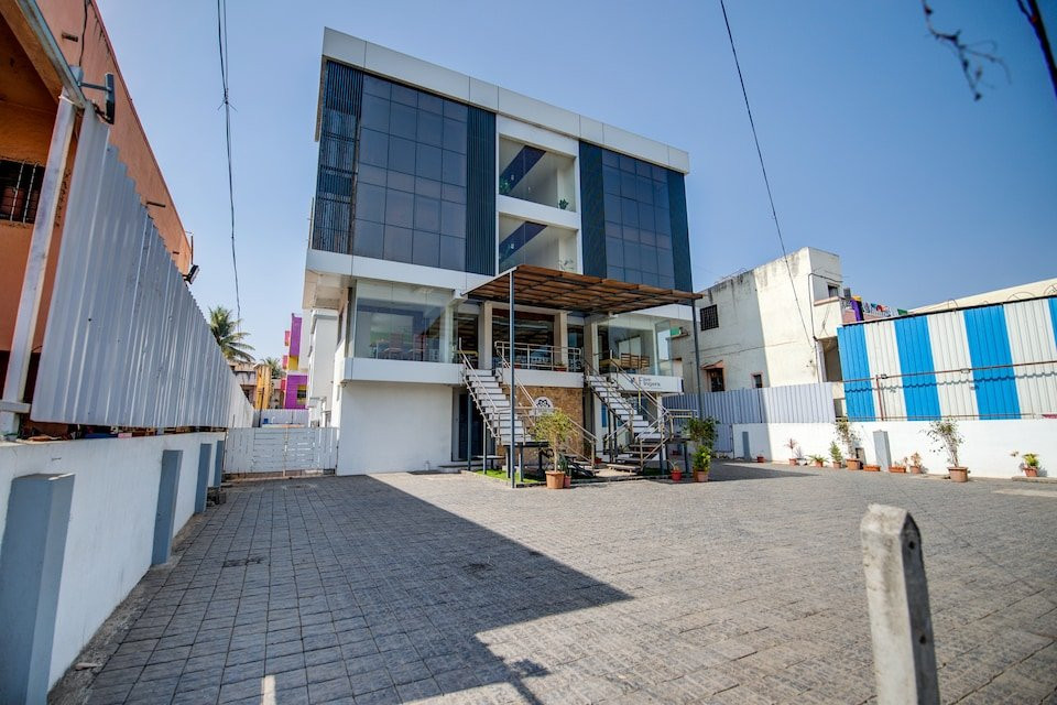 OYO 28164 Hotel Shubham Inn