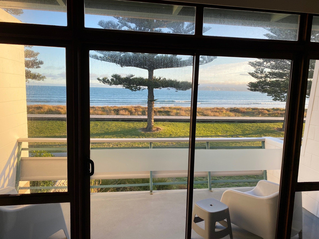 Whispering Sands Beachfront Motel