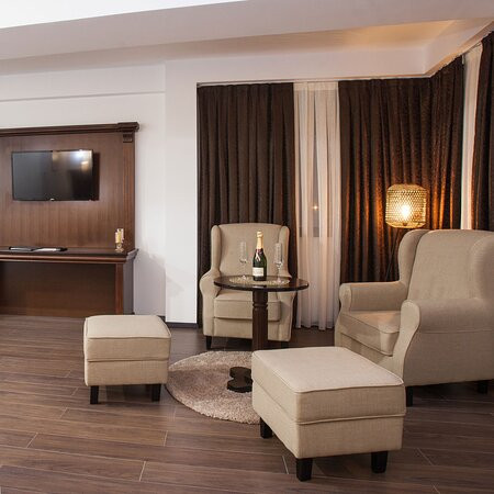 Sky Hotel主图