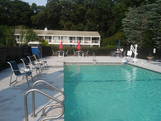 Best Western Plus Cold Spring-泳池