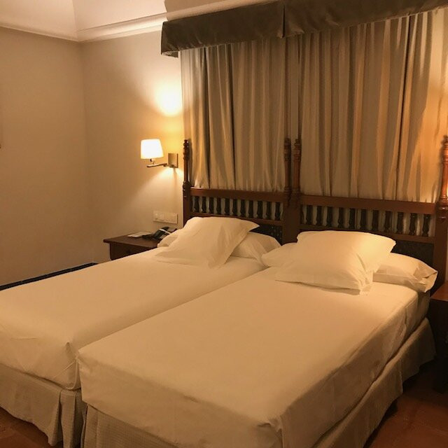 帕拉多卡莫纳酒店主图