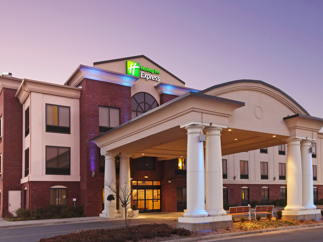 Holiday Inn Express & Suites Pine Bluff by IHG主图