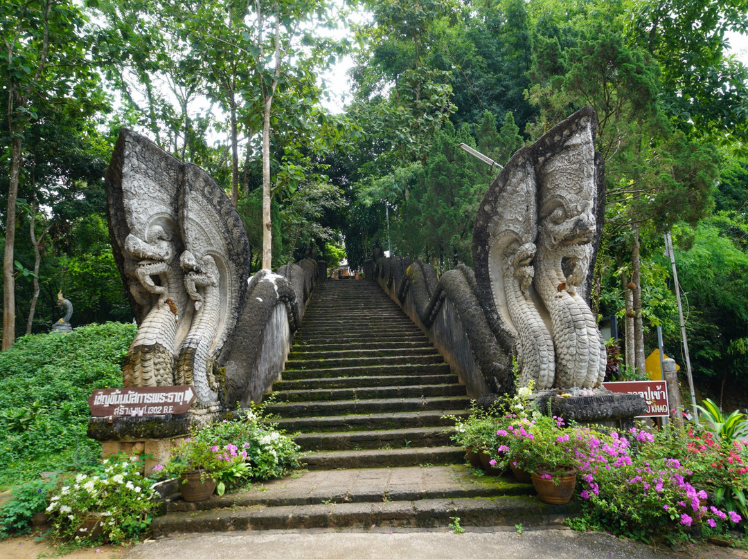 清莱府旅游景点-Wat Pra Dhat Pha-Ngao
