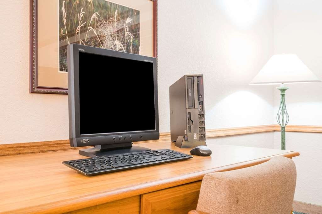 Super 8 by Wyndham Sheldon主图