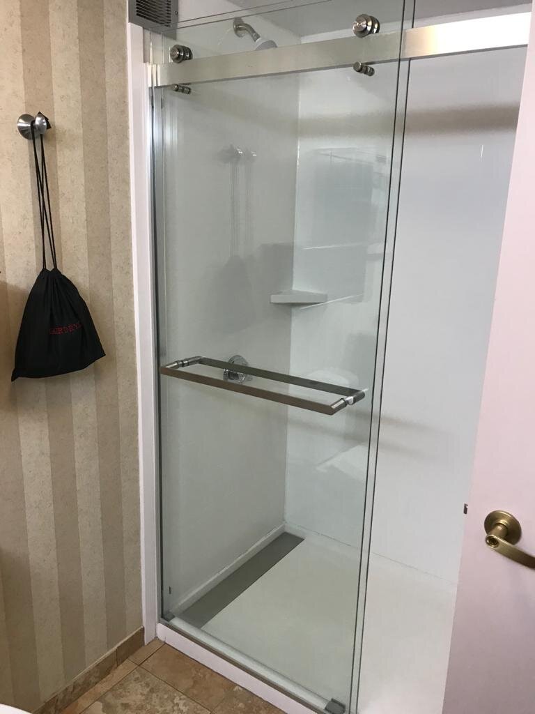 Hampton Inn Portsmouth Central-浴室