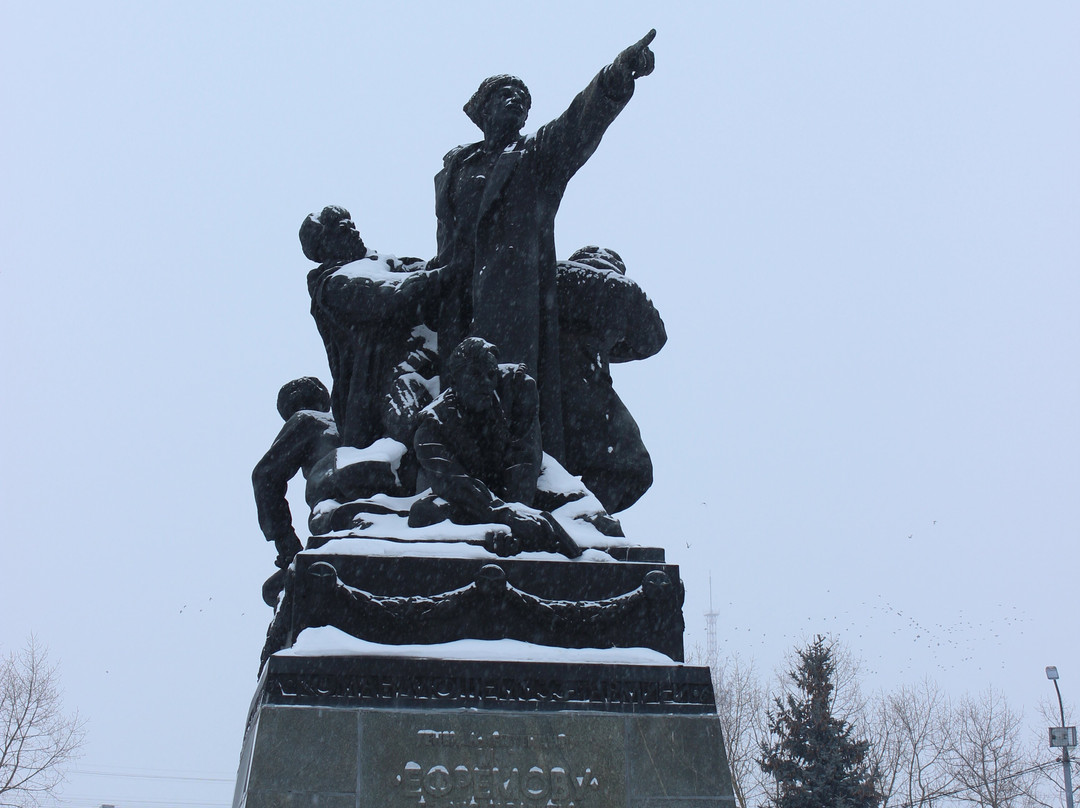 Monument to General Yefremov景点图片